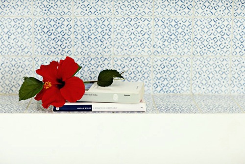 Designer bathroom tiles - shine and style in the bathroom