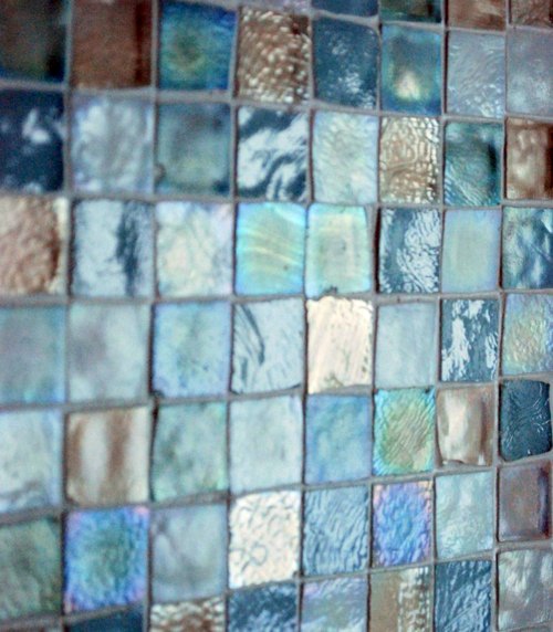 Designer bathroom tiles - shine and style in the bathroom