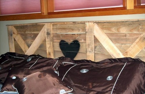Möbel - DIY headboard Euro pallets Möbel - DIY headboard Euro pallets