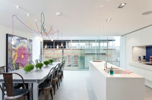 How should one choose the material of the sink in the kitchen