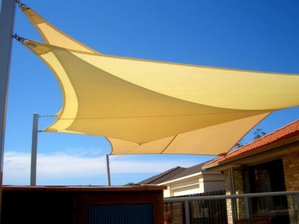 Shade sails ideas for thick shadow in the backyard