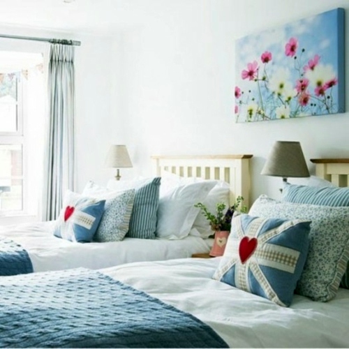 12 cool kids decorated in English style