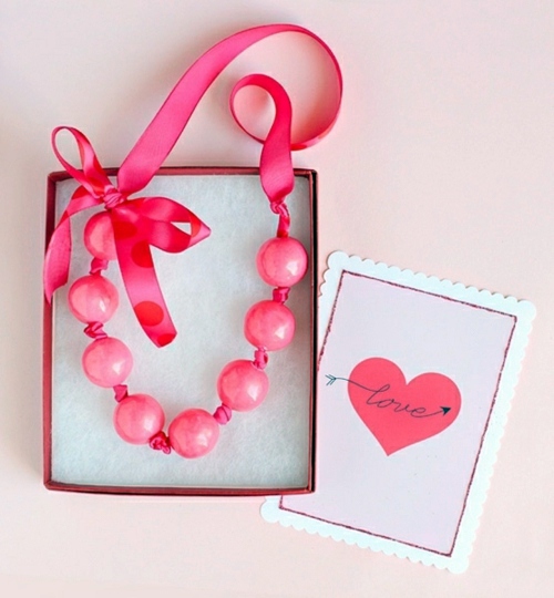 Make gifts and decoration for Valentine's Day itself