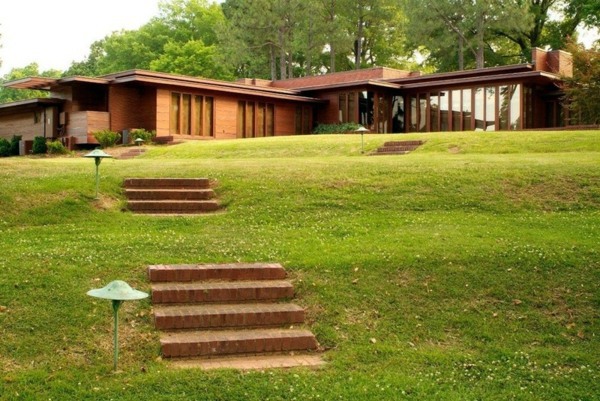 Modern energy efficient house