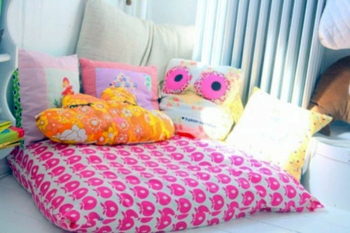 Stylish Kids Room Ideas for twin girls in pink, white and red