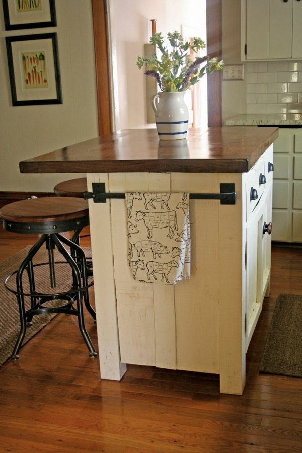 Kitchen block freestanding - more workspace and storage space in the kitchen Kitchen block freestanding - more workspace and storage space in the kitchen