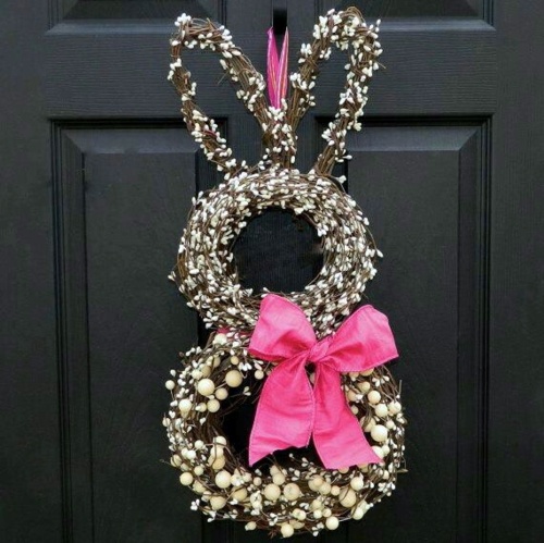 Beautiful Easter eggs and Easter decoration craft itself