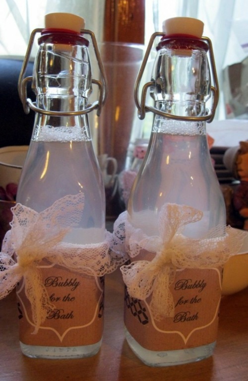 Cheap decorating ideas for Christmas gifts for the ladies